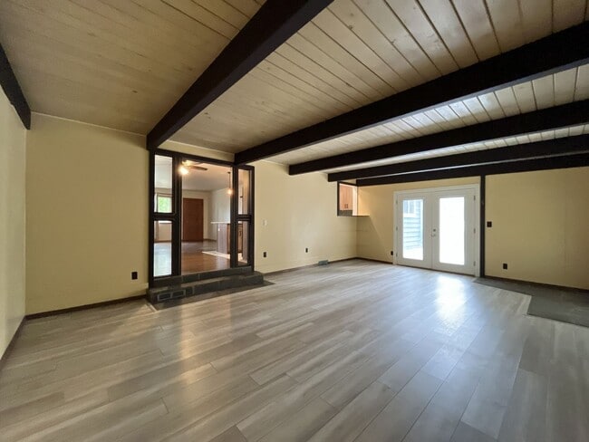Building Photo - Beautiful 3-Bedroom West Linn Home with Bonus Room, Updated Kitchen and Large Fenced Yard