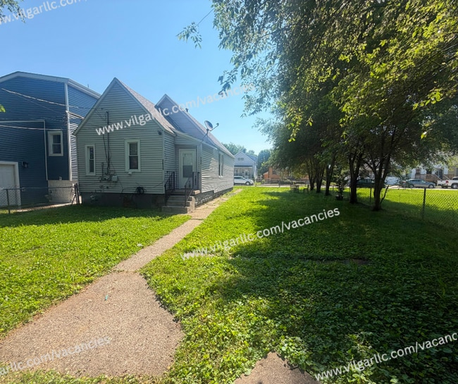 Building Photo - 2 bedrooms, 1 Bath Home