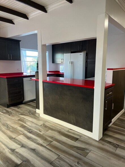 Building Photo - 832 13th St