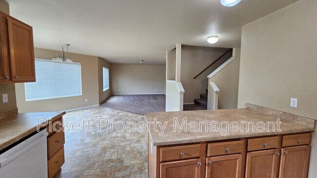 Building Photo - 2369 SW Siskin Cir