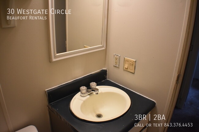 Building Photo - 30 Westgate Cir