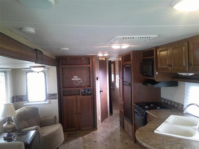 Building Photo - 19115 NE Miami Ct