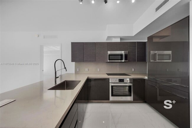 Building Photo - 1080 Brickell Ave