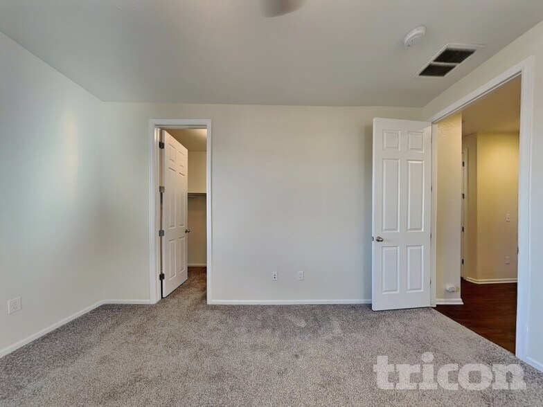 Building Photo - 4363 E 96th Way