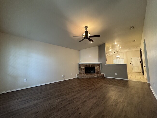 Building Photo - Elegant 3-Bedroom Haven in Quincy Park