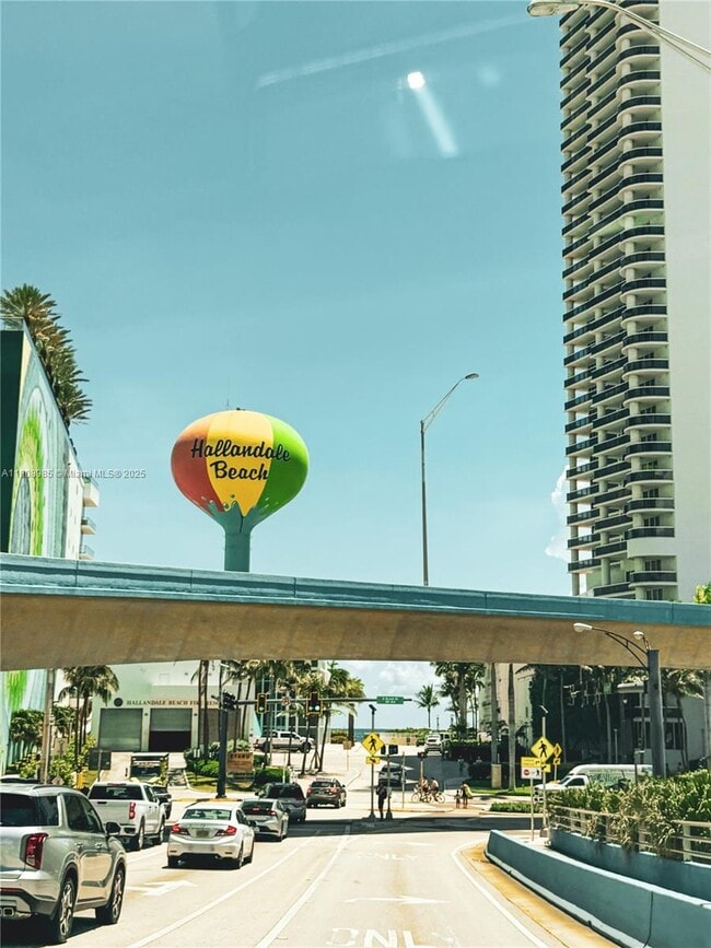 Building Photo - 3140 S Ocean Dr