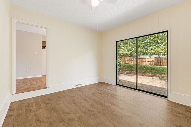 Building Photo - Lovely, Remodeled 3-Bedroom Home in West Asheville with Fenced-In Yard (6 or 12 Month Lease Options)