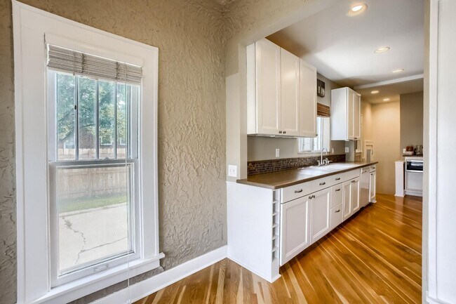 Building Photo - 3 Bedroom single family home in Denver