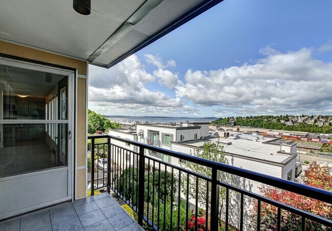 Building Photo - Queen Anne View Condo!!! Open House Saturday June 13th 4:00-5:00