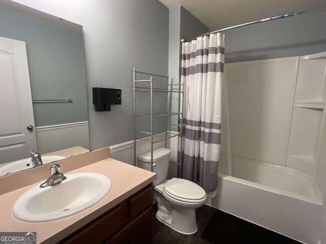 Building Photo - Act Fast on this Beautiful 4BR/2BA