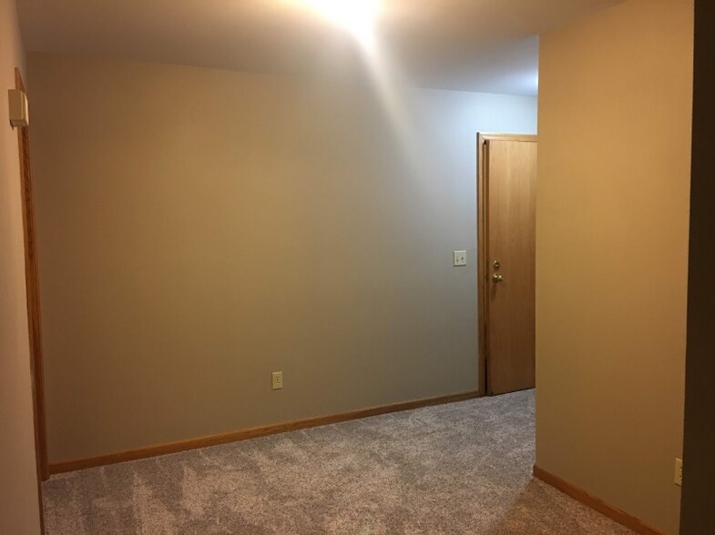 Building Photo - 2042 Cliff Alex Ct S