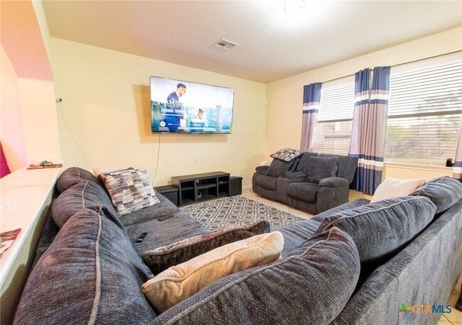 Building Photo - 5000 Willamette Ln