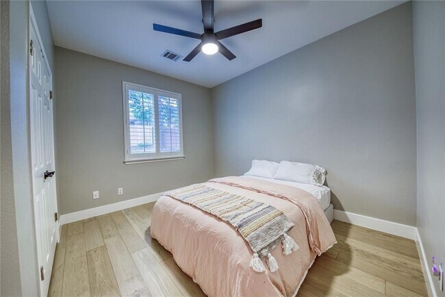 Building Photo - 3735 Harvey Penick Dr