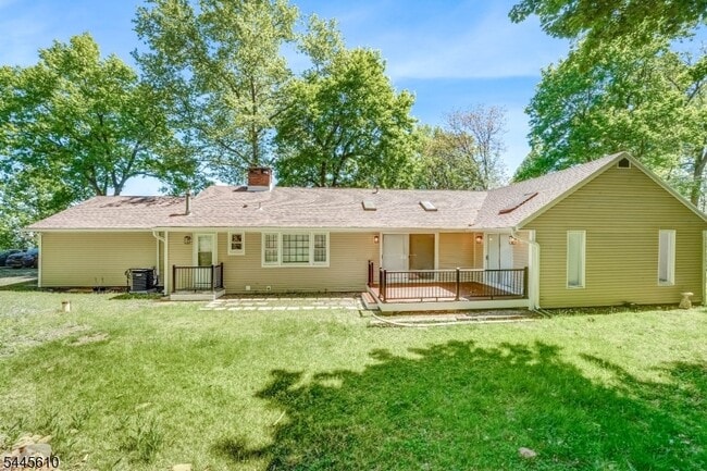 Building Photo - 306 Warrenville Rd