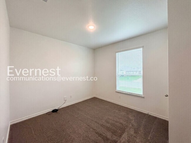 Building Photo - 853 Freedom Cir