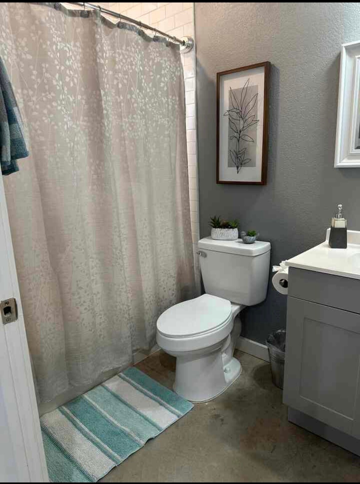 Master bathroom - 103 Homecrest