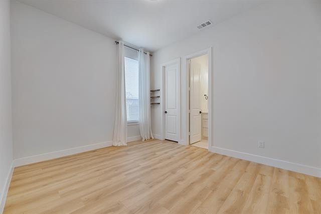 Building Photo - 545 Goose Lake Dr