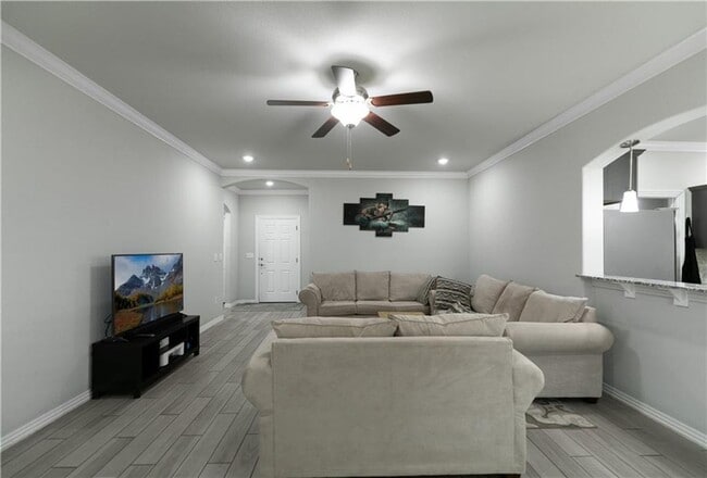 Building Photo - Great home perfect for backyard entertaining