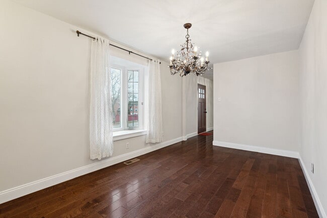 Dining Room - 100 Rennard Ter