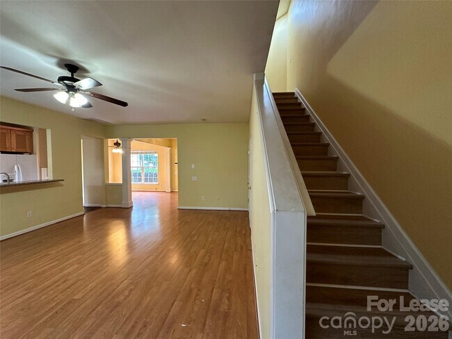 Building Photo - 6954 Beverly Springs Dr