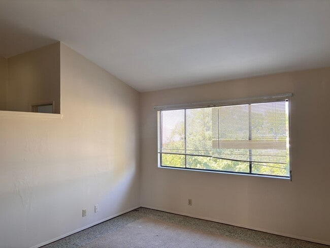 Building Photo - 3 bedrooms townhome in Chula Vista CA - Terranova Area
