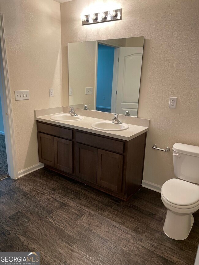 Building Photo - 127 Teakwood Dr