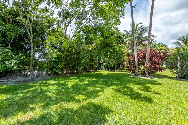 Building Photo - 15622 Cypress Park Dr