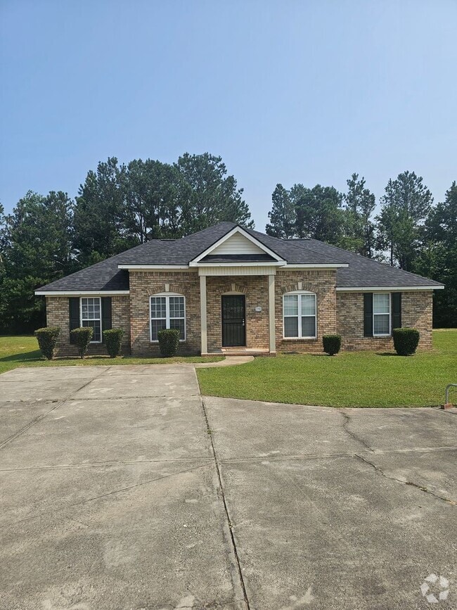 Building Photo - 4 Bedroom Brick Ranch