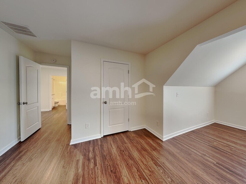 Building Photo - 92 Brookvalley Crossing