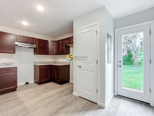 Building Photo - 1236 Pangola Dr