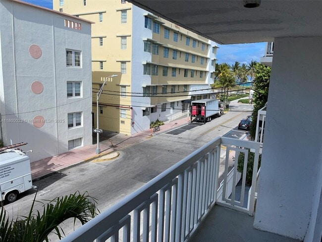 Building Photo - 1357 Collins Ave