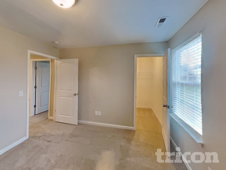 Building Photo - 319 Wyburn Pl