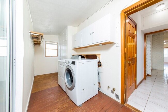 Building Photo - 27 Garrison Ave