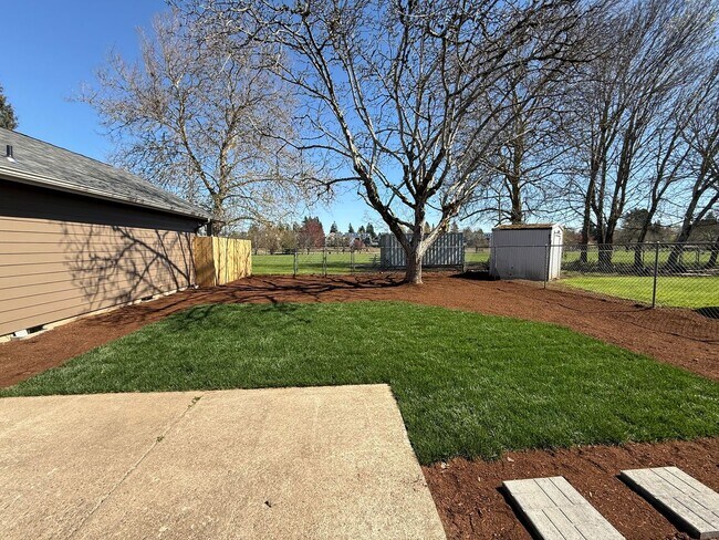 Building Photo - *REDUCED RENT* Beautifully Remodeled 4-Bedroom Home Backing to Park – Desirable Keizer Neighborhood