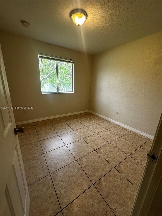 Building Photo - 2912 SE 15th Rd