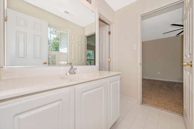 Building Photo - *Open House* 6/20 12-1 PM *