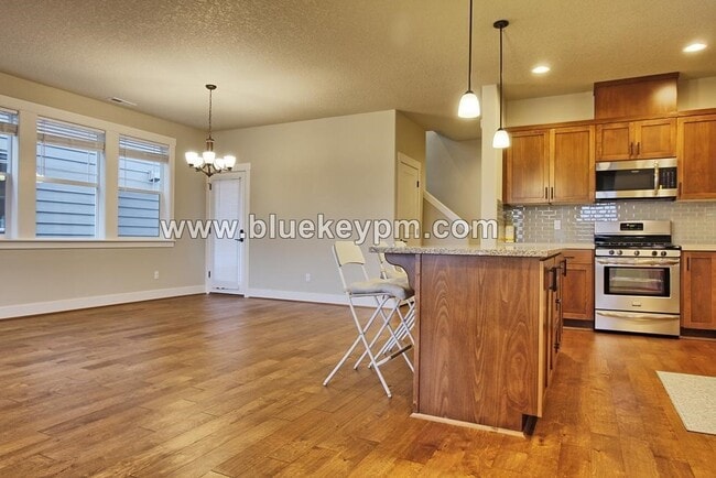 Building Photo - 4 Bed  3 Bath Home in Bethany Across From ...