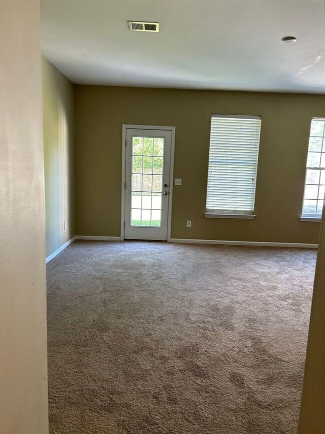 Building Photo - Gated Community off Central Ave in Summerville!