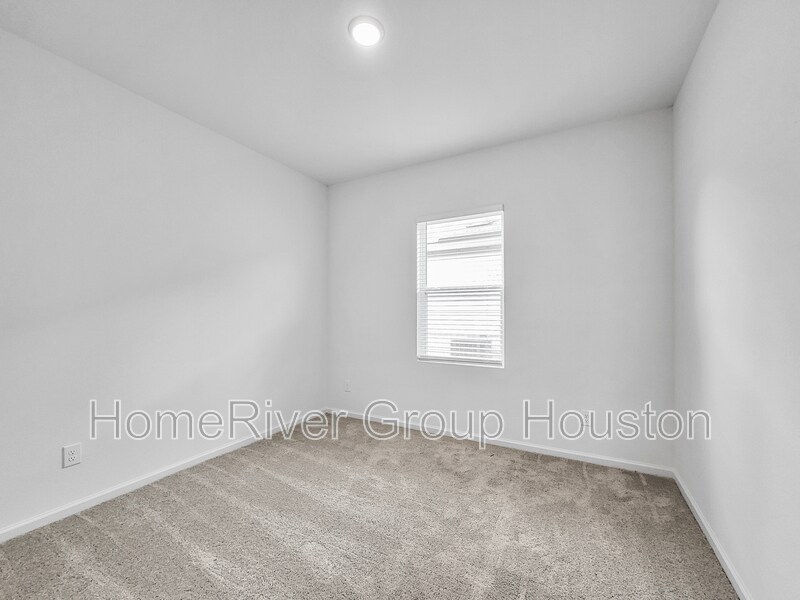 Building Photo - 28410 Selsdon Ct