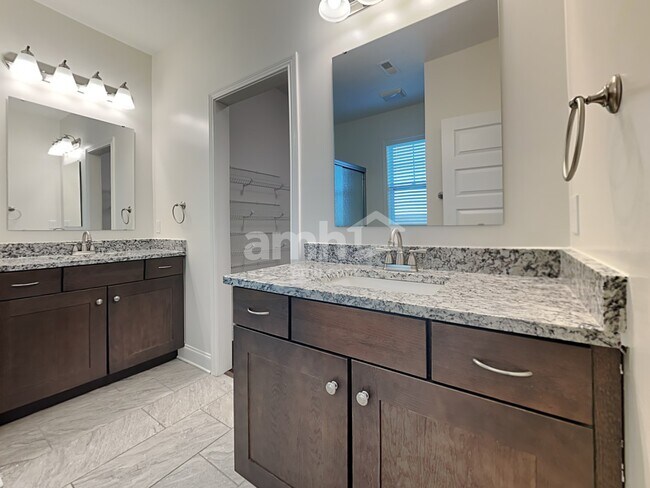 Building Photo - 1016 Carter Ridge Dr