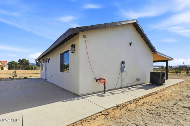 Building Photo - 40235 17th St W