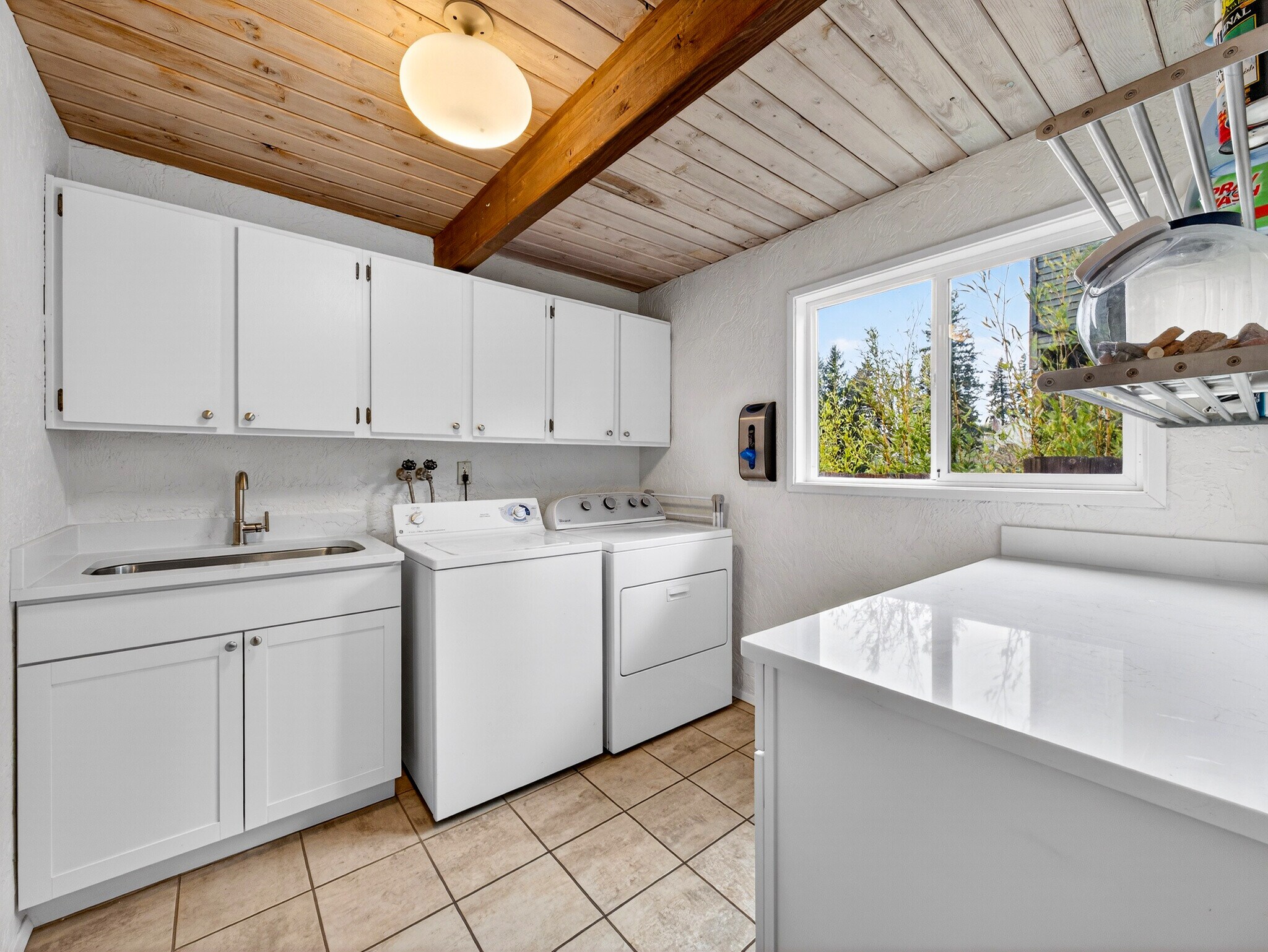 Building Photo - 10956 SE Azar Dr