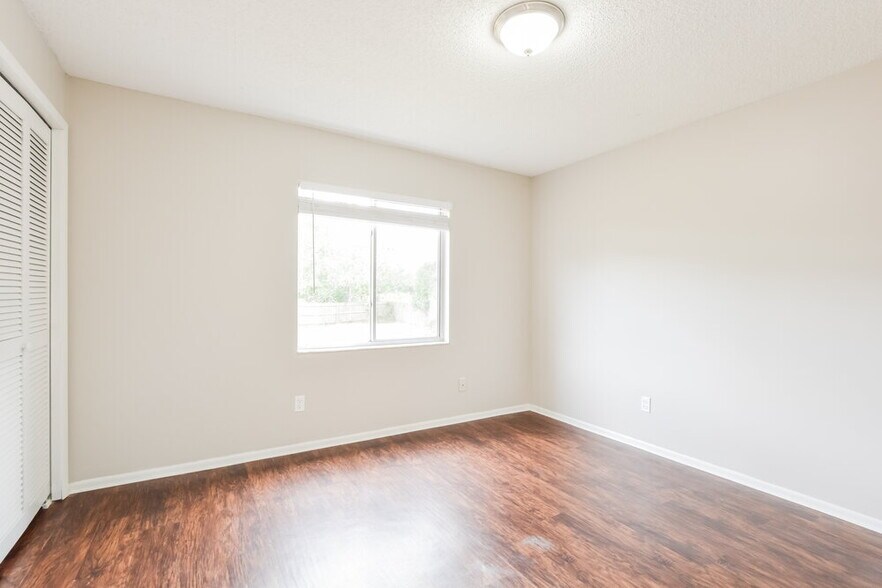 Building Photo - 1891 Aster Dr