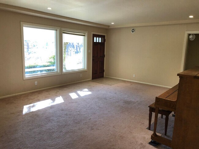 Building Photo - 2 Bedroom cottage,  quiet rural setting