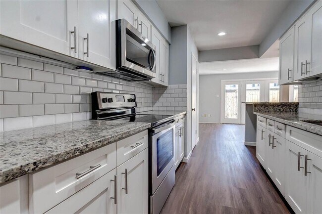 Building Photo - 13168 Trail Hollow Dr