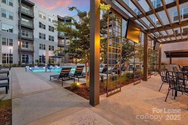 Building Photo - 2020 W Morehead St