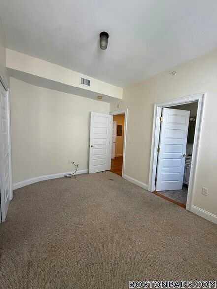 Building Photo - 55 Ashford St