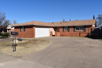 Building Photo - 2722 Verde Ave