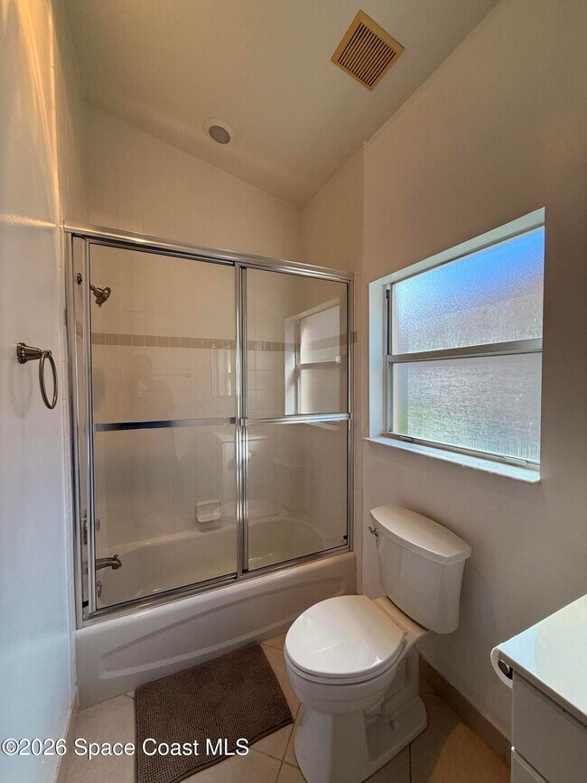 Building Photo - 633 NW Whitfield Way