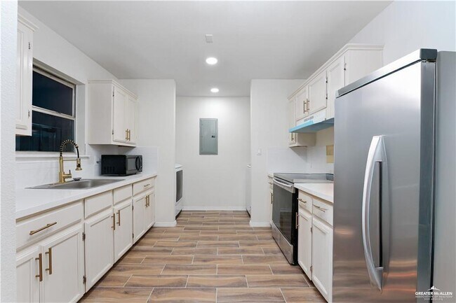 Building Photo - 14 1st St